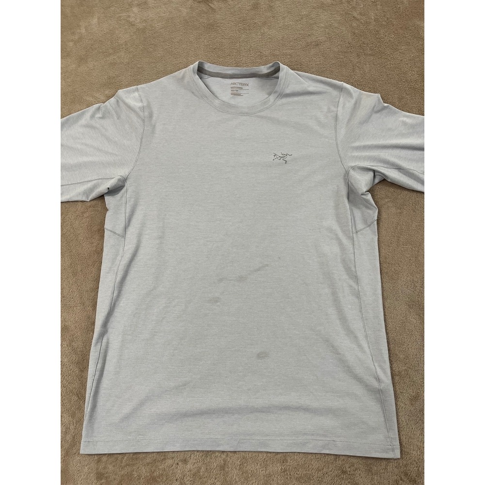 Arcteryx Cormax Crew SS Shirt Men's Size XS Light Gray Short Sleeve Fair Stains